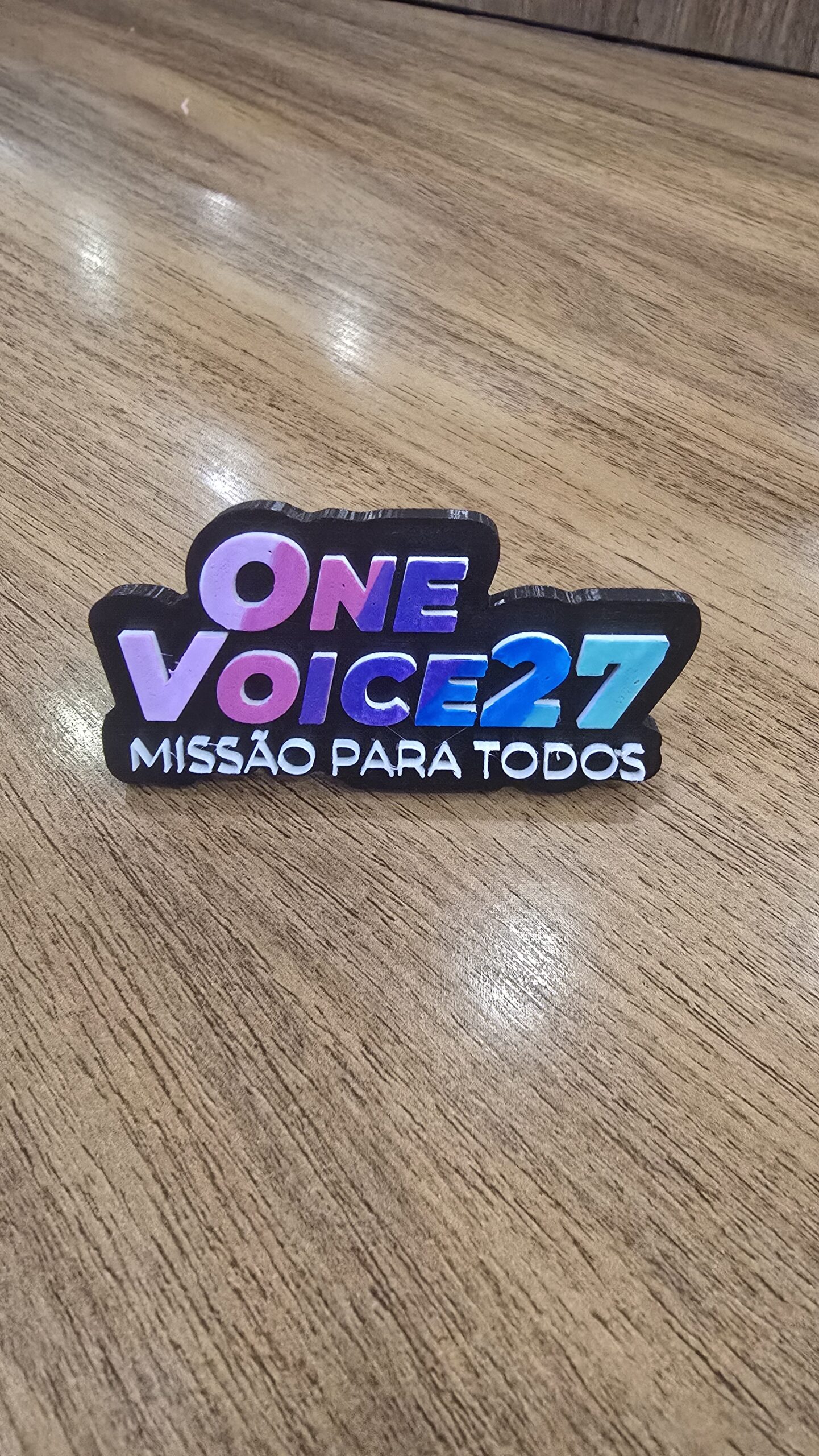 Arganel OneVoice27, prendedor de lenço